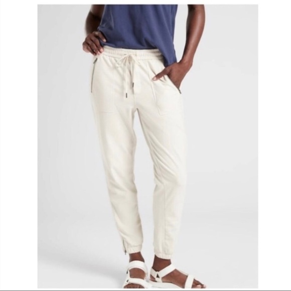 ATHLETA Farallon Stretch Jogger Pant in Putty Size 8 - Picture 4 of 15